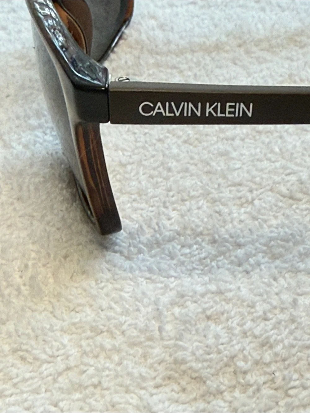 NWT Calvin Klein CK19568S  Crystal Brown Sunglasses with Case